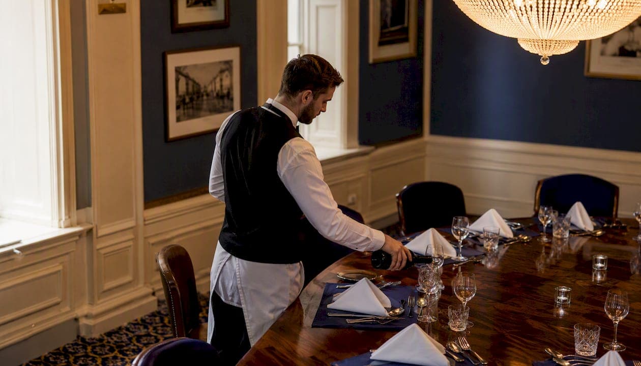 How to Plan a Formal Business Dinner: Step-by-Step Guide