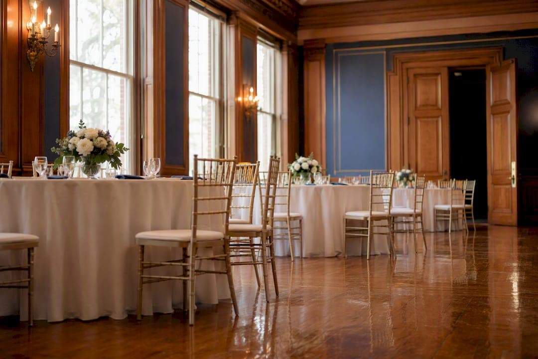 How to Build a Wedding Venue Timeline That Actually Holds Up