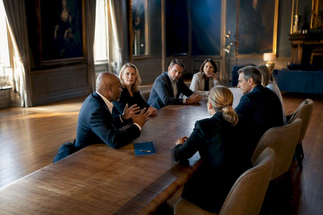 Decision First Offsites for Leaders: Plan, Book, and Prove ROI