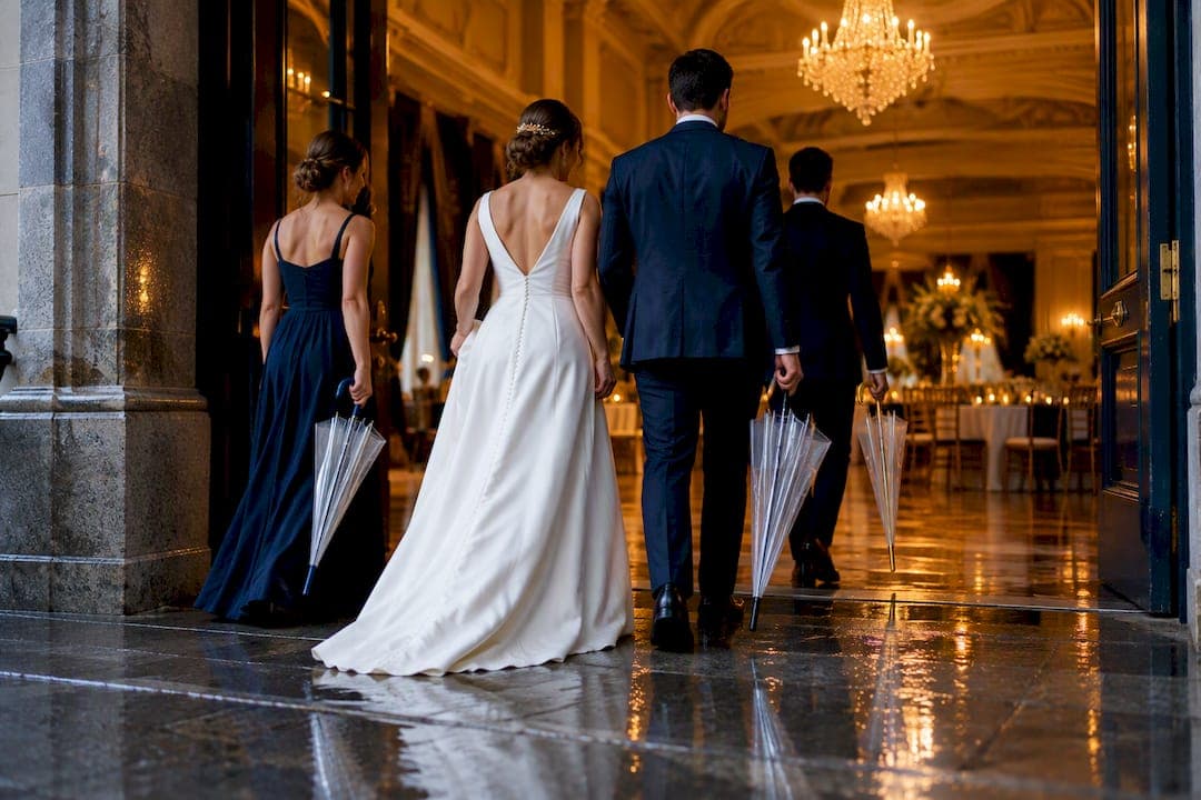 Set a 24 to 48 hour deadline: Wedding rain plan for couples